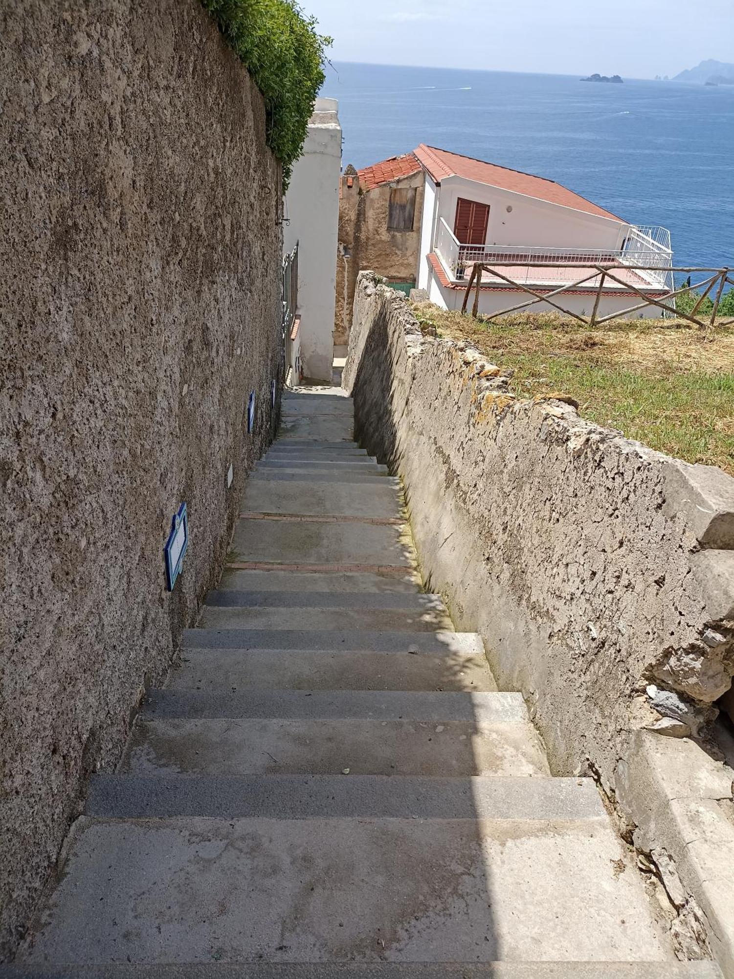 Ferienwohnung Casa Olga, Un Affaccio Sul Mare !! Praiano Exterior foto